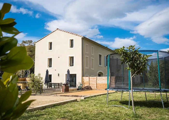 Domaine de Mérins, 10 couchages avec piscine, face à la rivière, à 4km de la plage