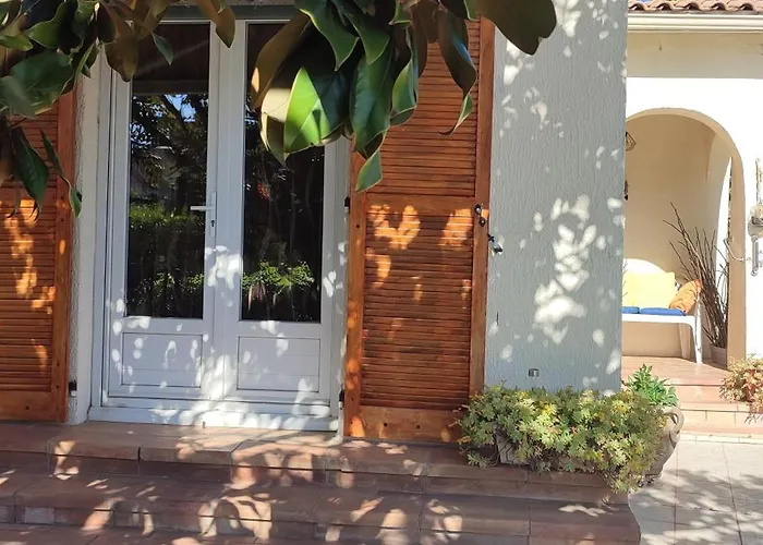 Maison T2 Climatisée avec petit jardin dans impasse calme