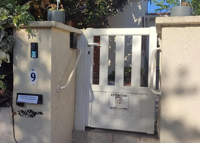 Maison T2 Climatisée avec petit jardin dans impasse calme