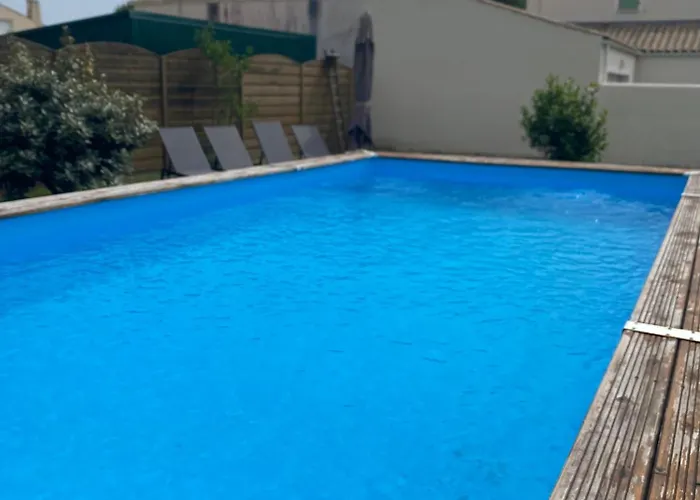 Jolie petite maison rénovée piscine