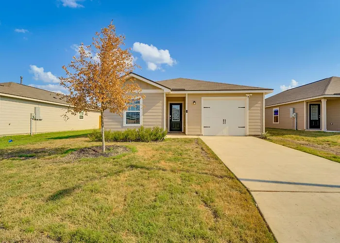 Lovely San Antonio Vacation Rental W/ Private Yard