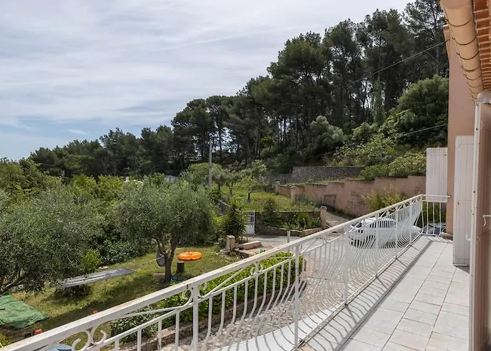 Ollioules, au coeur de la pinède, proche de la mer