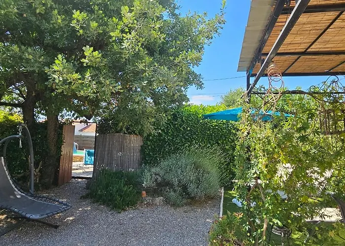 gite LAPAZ/jacuzzi privé/piscine