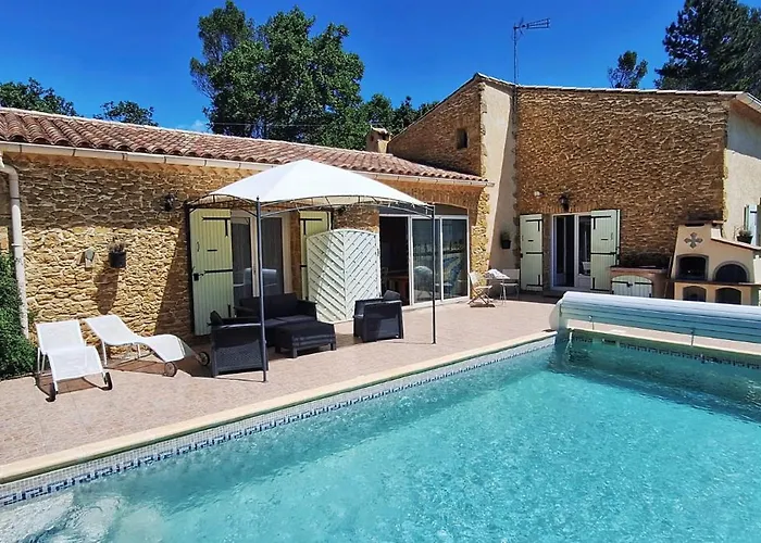 Maison provençale dans un cadre bucolique