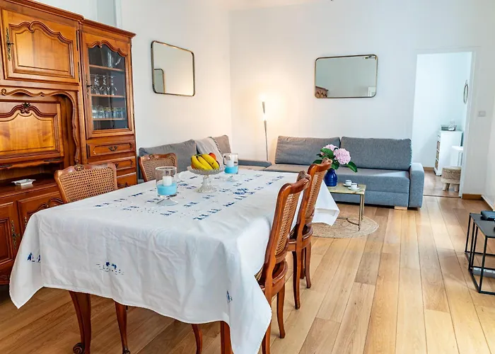 5 min château Charmante maison et son jardin privé