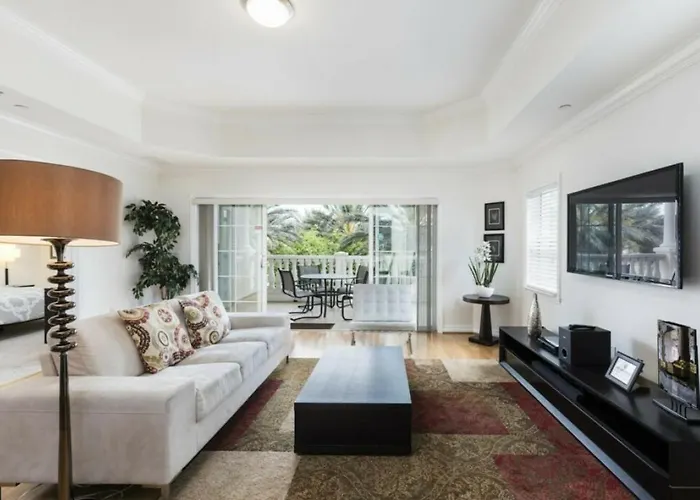 Modern And Spacious 3-Suite Apartment