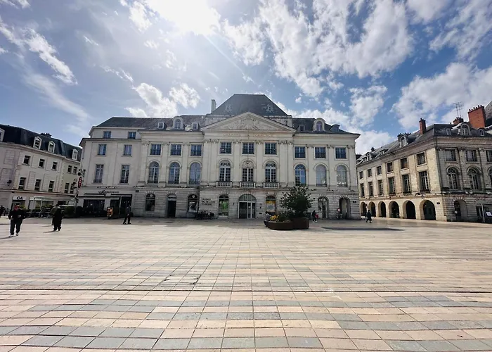 ORLEANS - Maison de ville haut de gamme au calme - 4 chambres avec garage - proche de toutes les commodités - LA MAISON D'A COTE