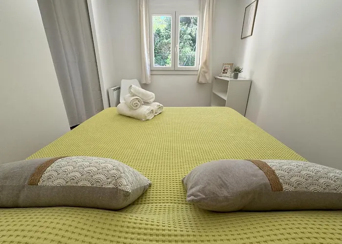 L'Auguière Est, maisonnette sans vis-à-vis et au calme avec vue sur les vignes
