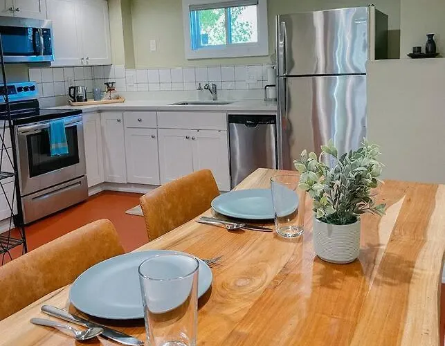 Cozy One Bed Suite In The Heart Of Ballard
