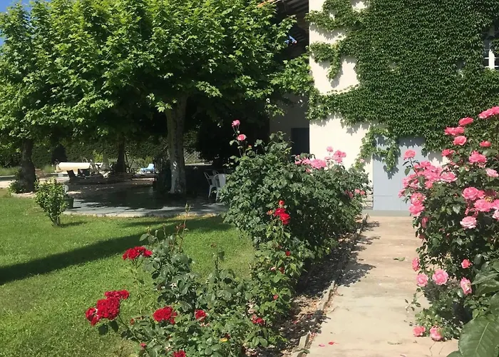 Grande Villa Provençale avec Piscine Privée à Gémenos
