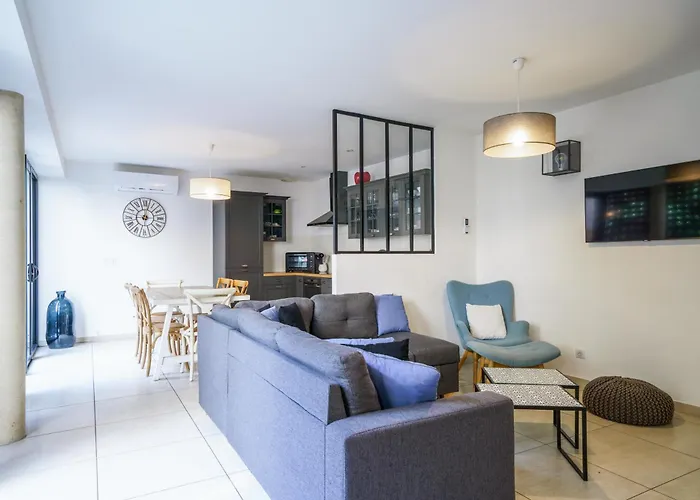 Maison d'architecte centre Tours jardin, climatisation, parking 5 p