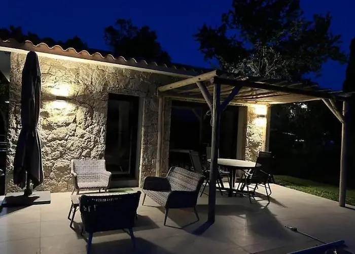 Villa Ucellu sur 600 m2 avec accès mer privilégié et piscine privée chauffée