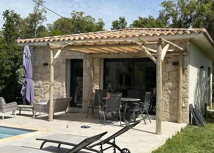 Villa Ucellu sur 600 m2 avec accès mer privilégié et piscine privée chauffée