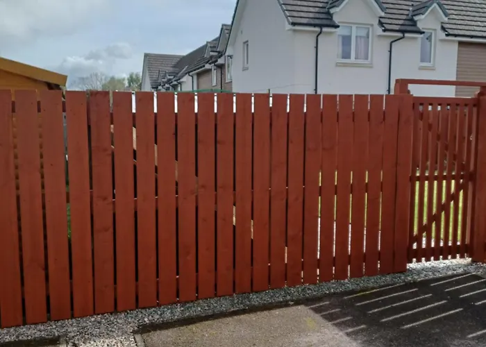 Modern 2 Bedroom Semi Detached House With Own Private Driveway