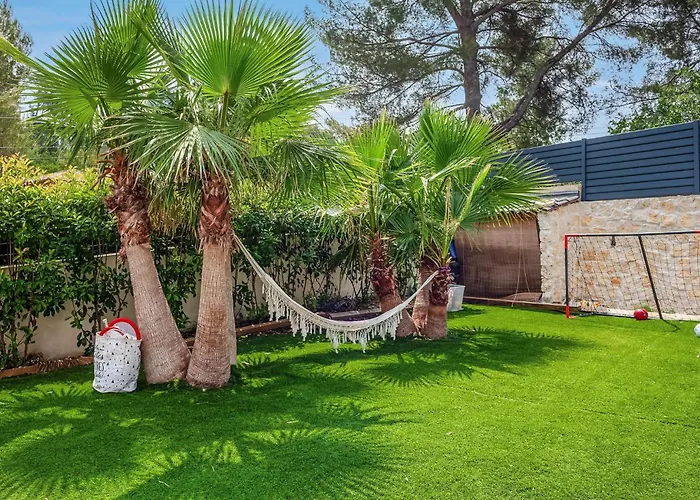 Lovely Home In Gemenos