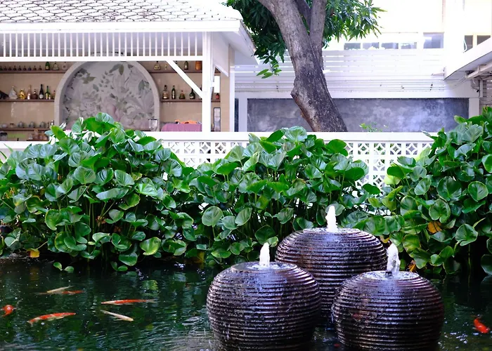 Hôtel 3 étoiles: Feung Nakorn Balcony Rooms And Cafe