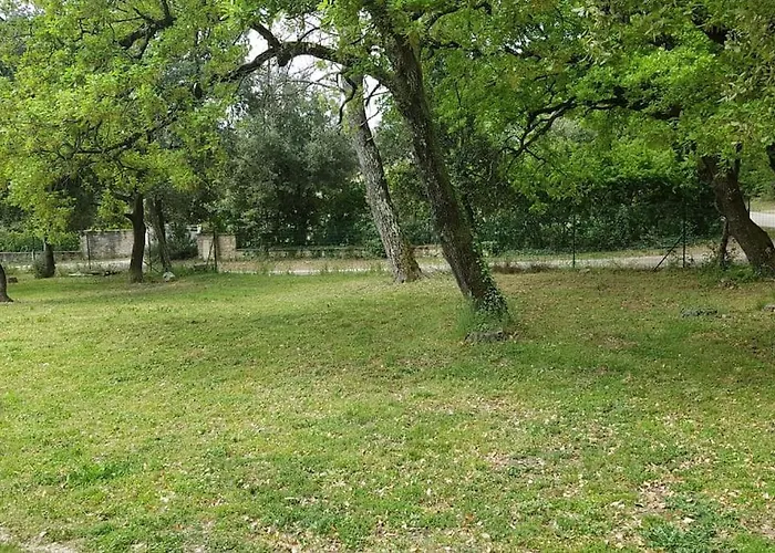 Villa de plain-pied avec jardin et piscine privée