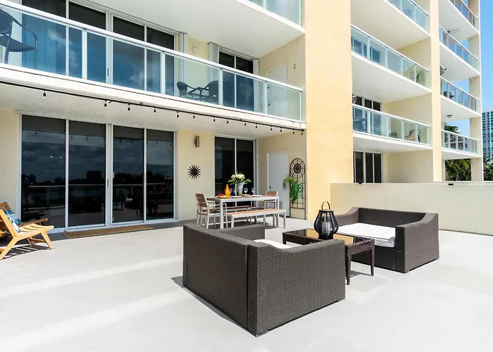 Golden Bay 303