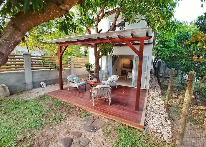 Sanjana And Julien Cosy Bungalow In Tamarin Bay