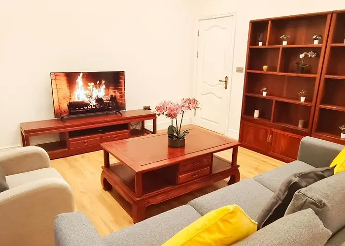 Spacious Villa With Garden & Parking 6 Mins To Station