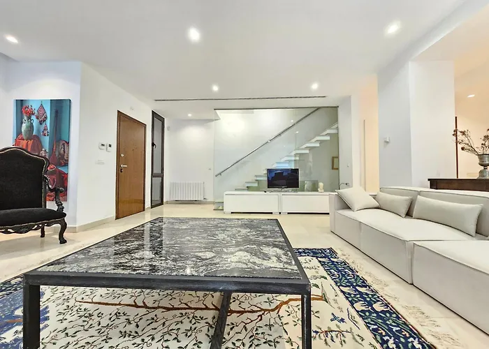 Stylish Luxe House With Gardens In La Marsa