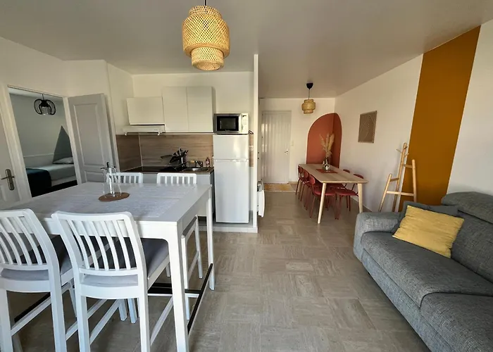 Maison familiale et chaleureuse av 2 chambres et terrasse, quartier chaume pour max 6 pers