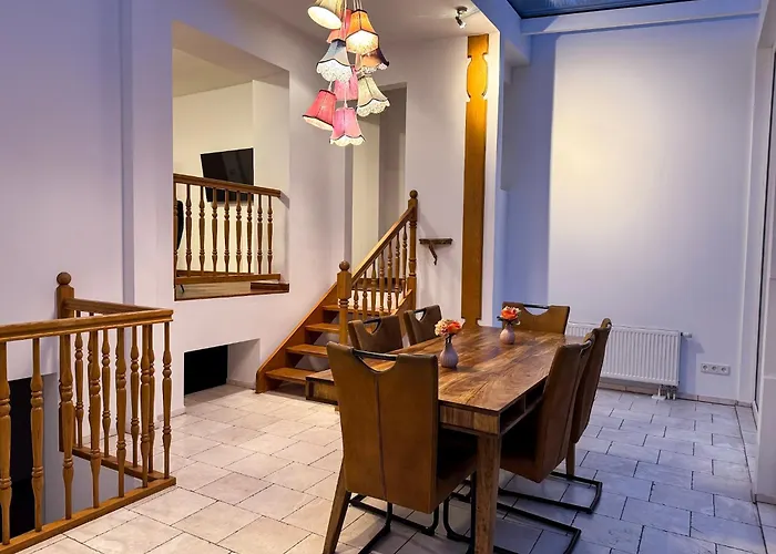 T&K Apartments - 8 Room Detached House - 6 Min To Messe Dus - Private Parking