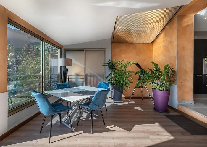 Bas de villa plus piscine Vue époustouflante