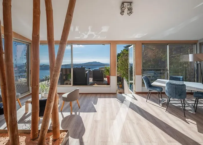 Bas de villa plus piscine Vue époustouflante