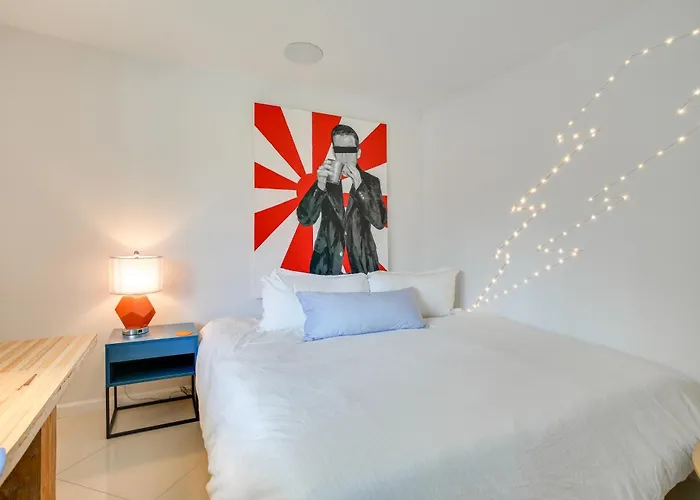 Funky Palm Springs Paradise Near Golf Courses