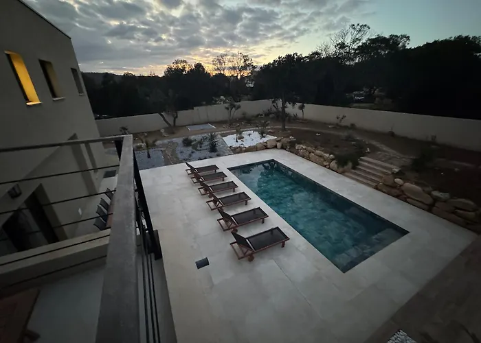 Villa de standing avec piscine et jacuzzi