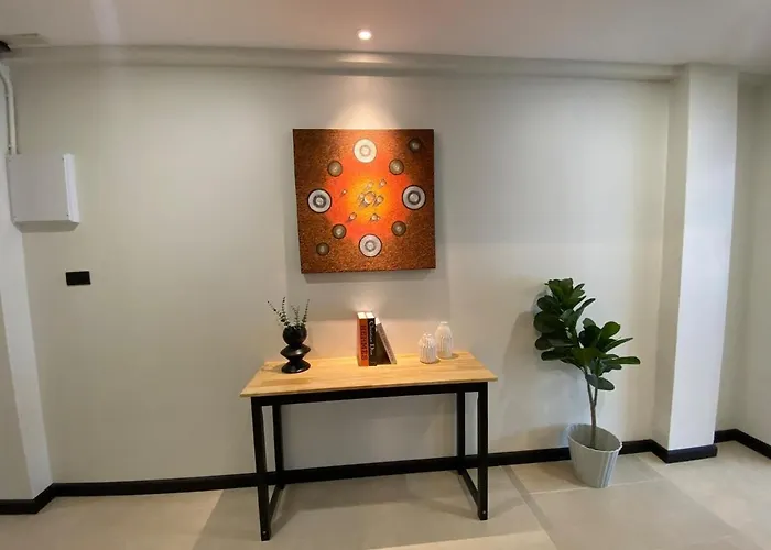 Sea Breeze Villa Patong