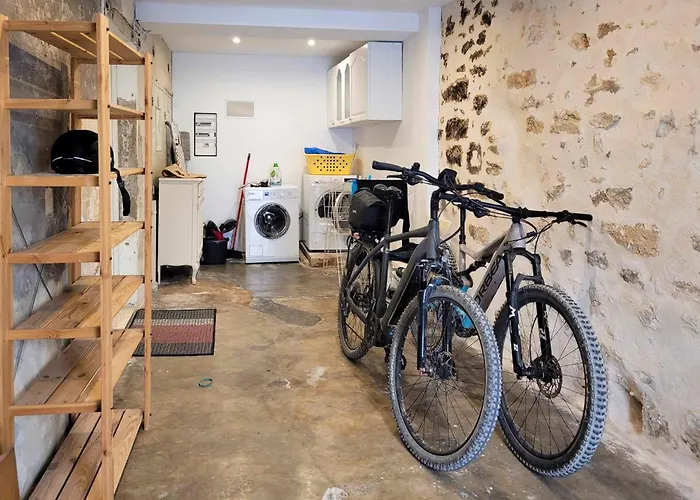 Maison Le Petit Balcon Beaucaire avec garage pour vélo