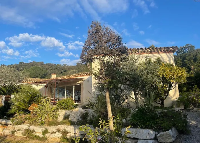 Villa 8 personnes,climatisée avec piscine chauffée vue sur les collines