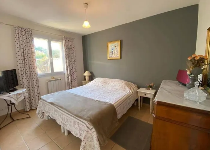 Chez Tinou maison spacieuse au calme avec jardin pour 2 personnes