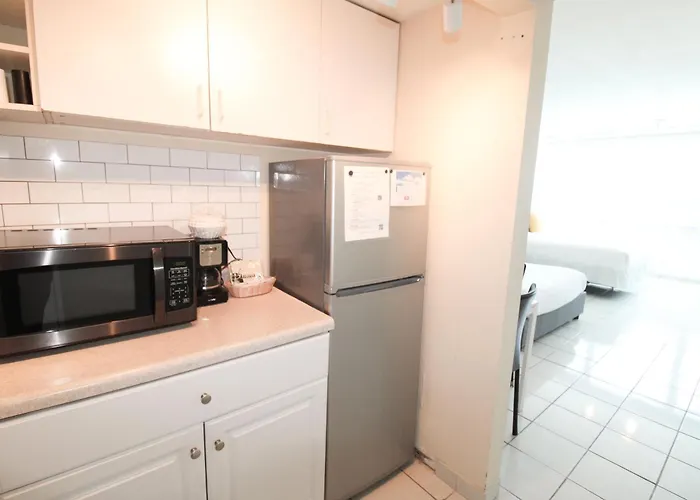 Castle 1733 Ocean View Studio With Direct Beach Access, Pool, Tennis & Free Parking