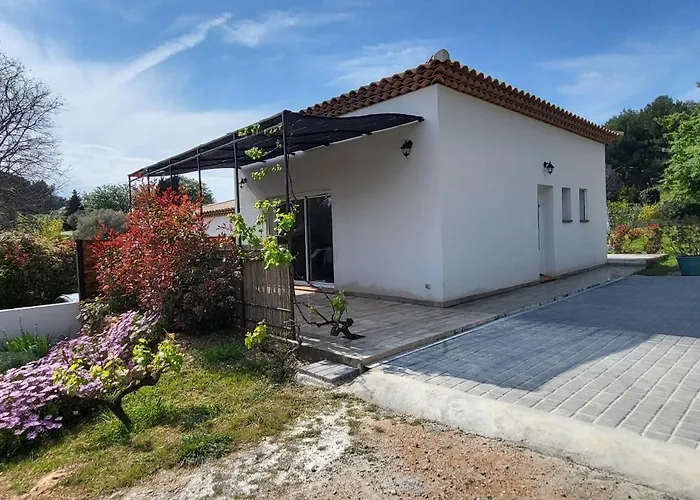 Jolie maison neuve entre mer et colline en Provence