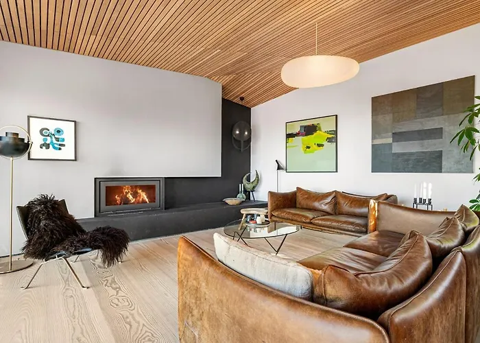 Stay In The Hollywood Hills Of Bergen With Breathtaking Views