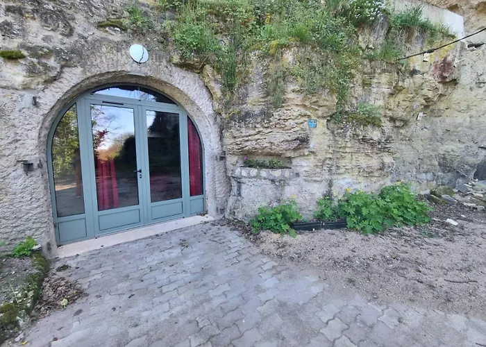 Troglo en bord de Loire, entre vignes et châteaux