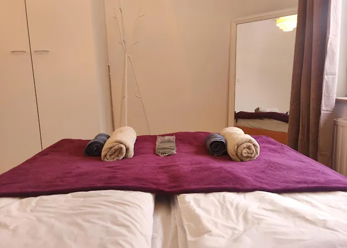 Cozy Independent House With Free Parking And 20 Mins To Center