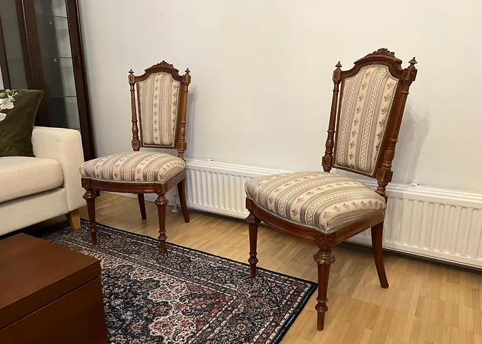 Cozy Independent House With Free Parking And 20 Mins To Center