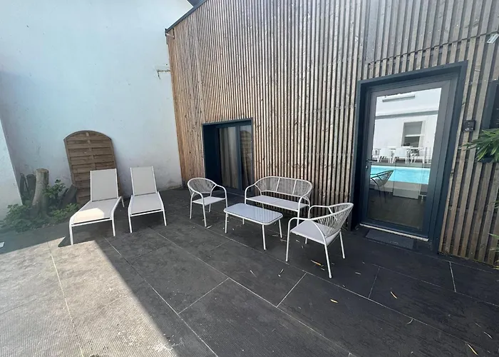 Villa Twenty Fort With Pool Lyon
