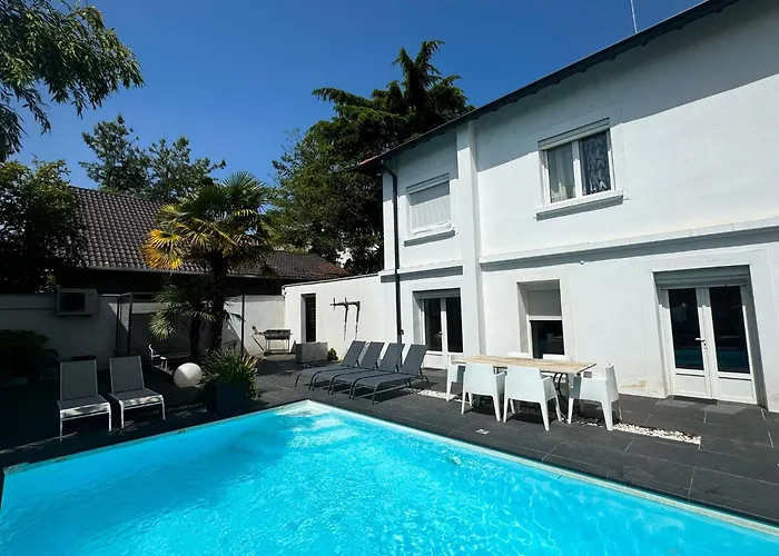Villa Twenty Fort With Pool Lyon