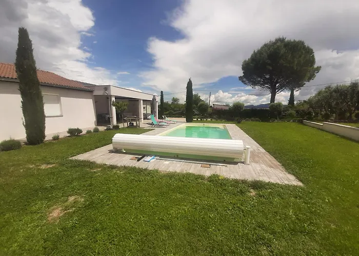 Joli studio au coeur de la provence verte