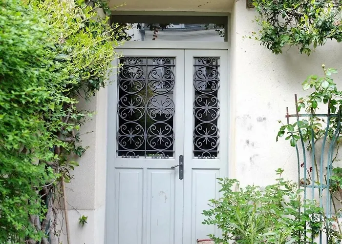 Country House In Paris