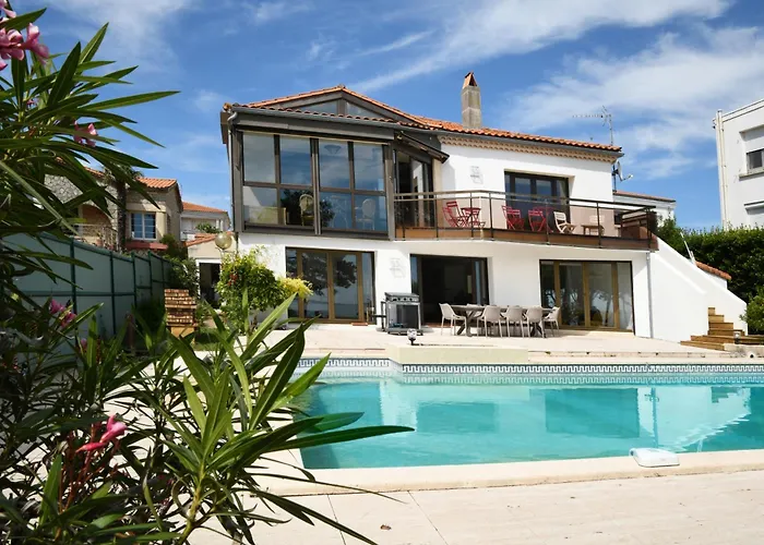 Villa avec piscine chauffée et magnifique vue mer