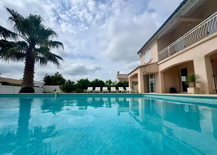 Villa familiale tout confort avec piscine spacieuse