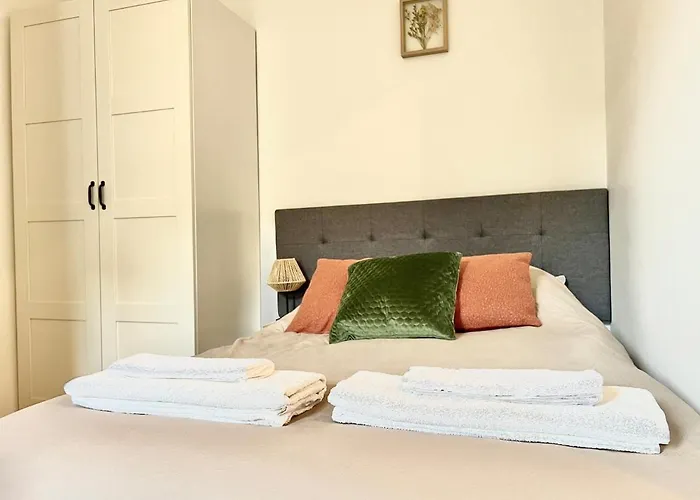 Le St-Hilaire, House In The City Center With Patio With Parking