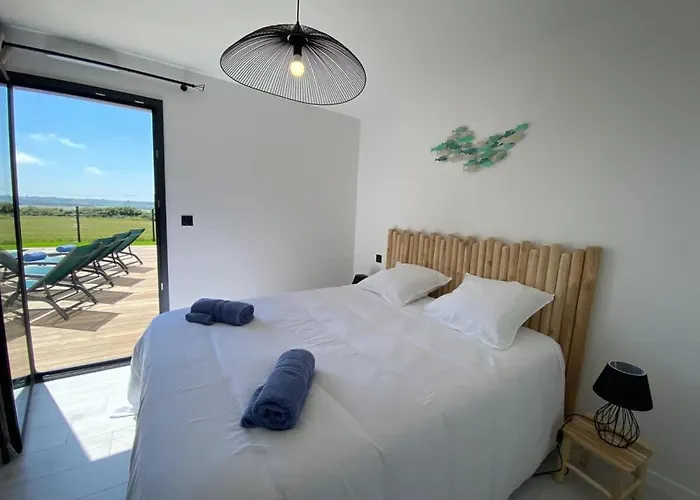 Escapade Marine piscine et spa pour 10