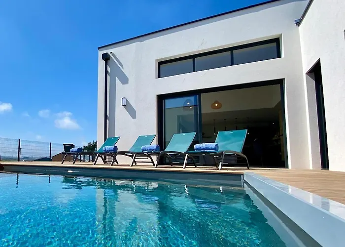 Escapade Marine piscine et spa pour 10